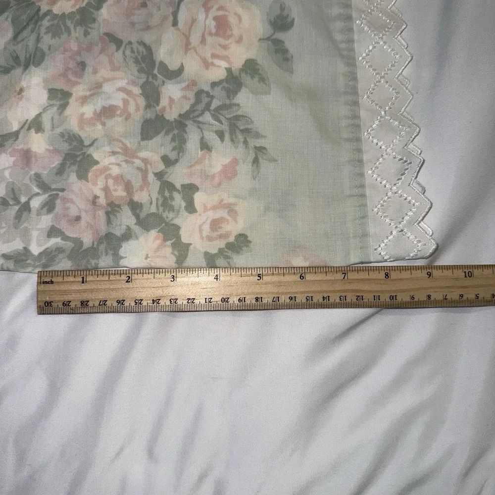 Vintage Tastemaker Percale Standard Pillowcase Green Rose Trellis Floral Lace